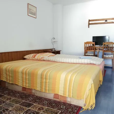 U Kostela